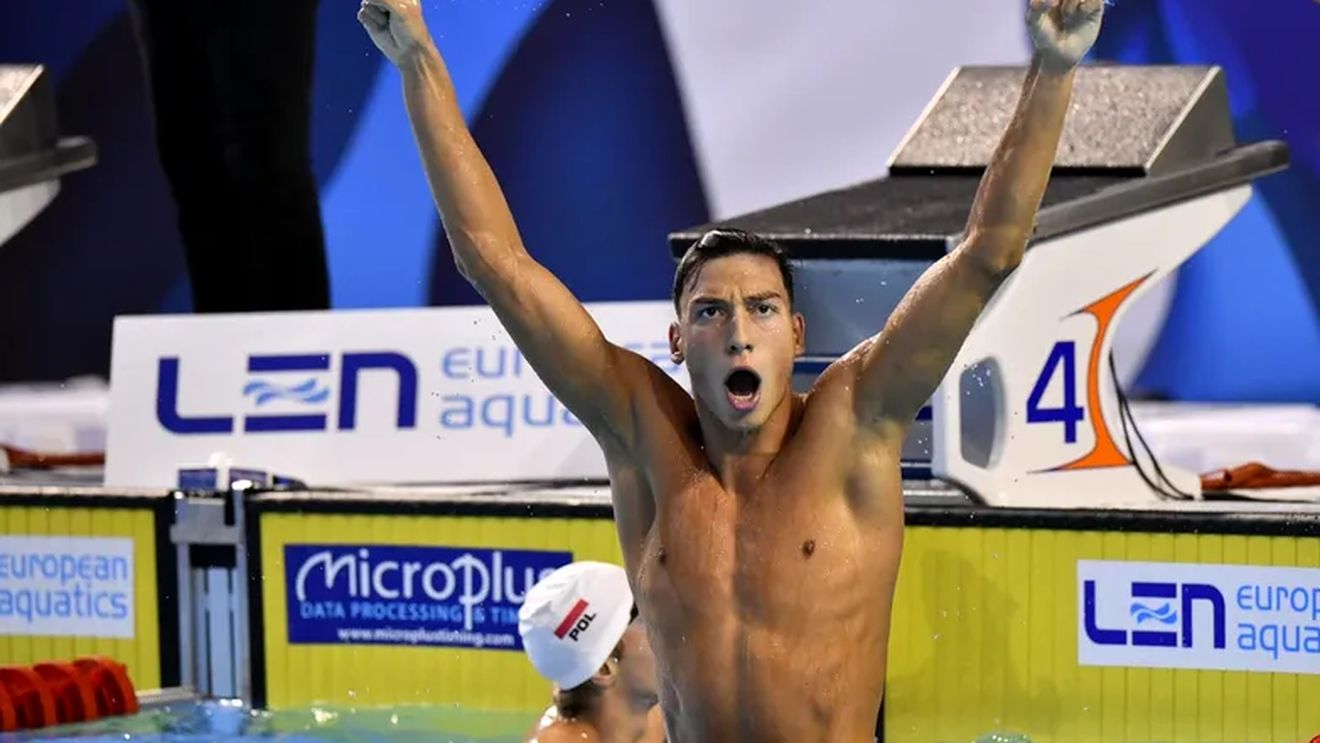 Colecție de medalii oferită de Vlad Stancu! Tânărul de 17 ani a triumfat la Campionatele Europene de înot pentru juniori și a doborât 25 de recorduri naționale