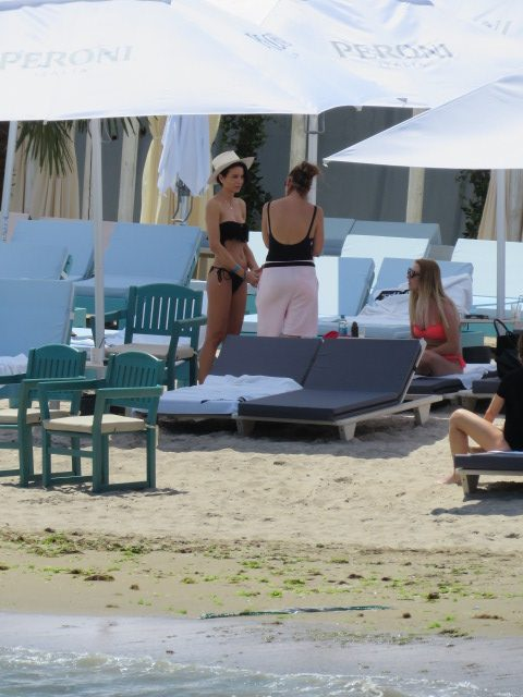 Fosta prezentatoare de la PRO TV, apariție de zile mari pe plajă