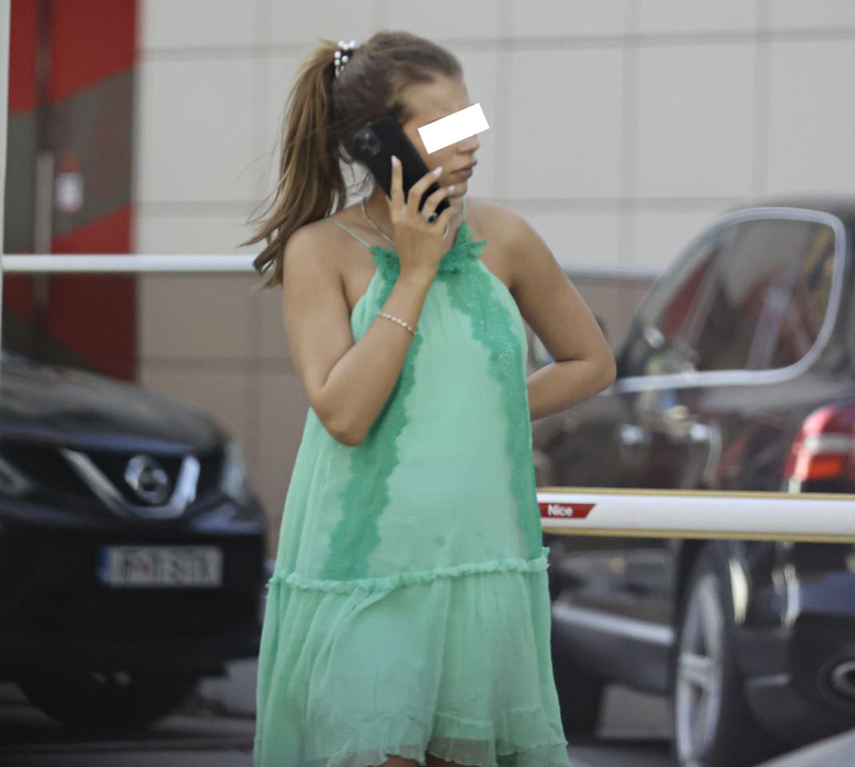 "Prințesica Turbo" vorbește la telefon  (Foto: CANCAN.RO)