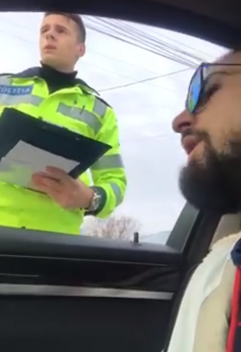 Șoferul unui BMW a vrut să-i denigreze pe polițiștii care l-au tras pe dreapta și s-a filmat. În realitate, s-a făcut de râs grav