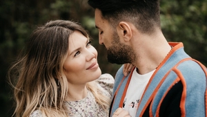 Obiectul ciudat pe care Gina Pistol îl pune lângă ringul de dans, la nunta cu Smiley. E premieră pentru o mireasă