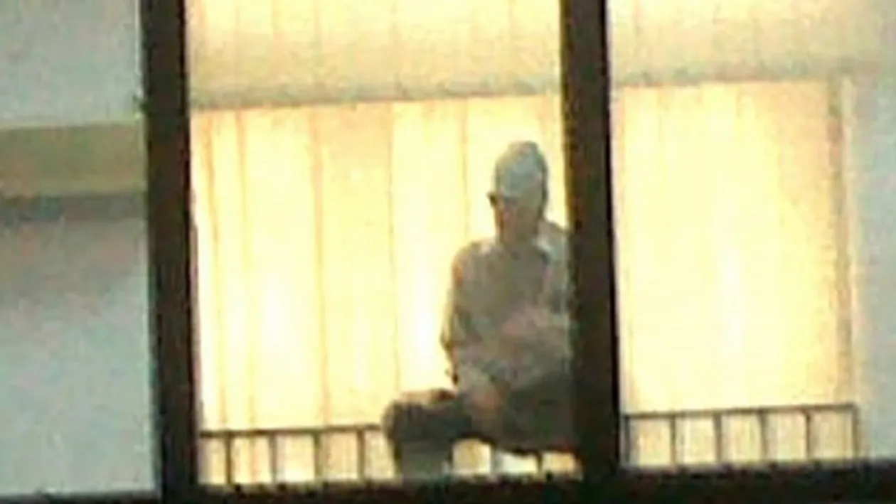 Deţinutul scandalagiu a facut din nou circ în sala de judecată! Ce s-a întâmplat în această dimineaţă