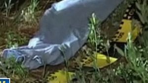 VIDEO ABOMINABIL! Tatal si fiul de 13 ani au jefuit si ucis o femeie!