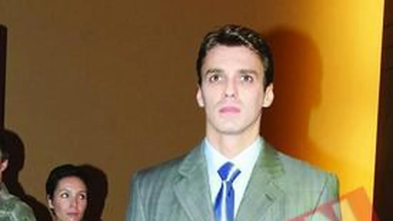 A cazut in spagat cand l-a vazut pe Mircea Badea