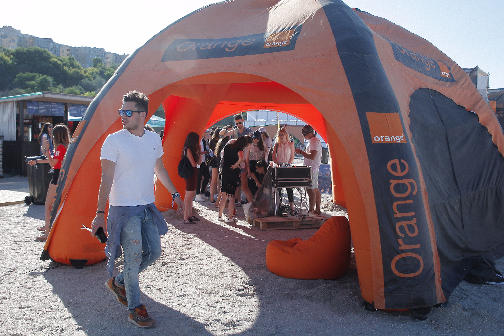 CANCAN.ro transmite cele mai tari momente. IMAGINI LIVE. Zeci de mii de oameni la NEVERSEA, cel mai mare festival de pe litoral