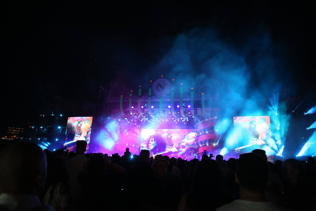 CANCAN.ro transmite cele mai tari momente. IMAGINI LIVE. Zeci de mii de oameni la NEVERSEA, cel mai mare festival de pe litoral