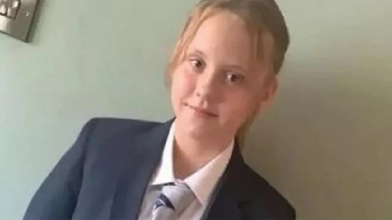 Cum a apărut această elevă în prima zi de școală. Profesorii au trimis-o acasă, după ce au văzut ce are în picioare