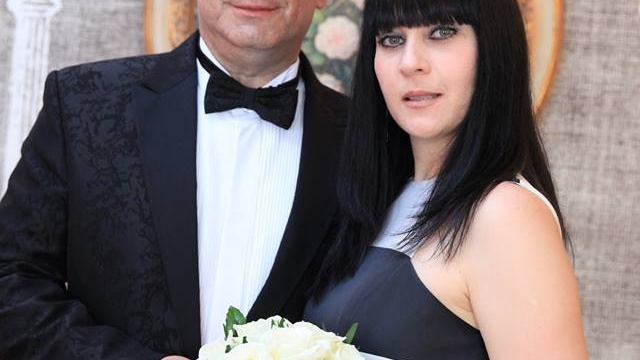 De ziua ei, mama copiilor lui Americanu' din "La bloc" a primit cadou certificatul de casatorie! Vezi aici cum au petrecut!