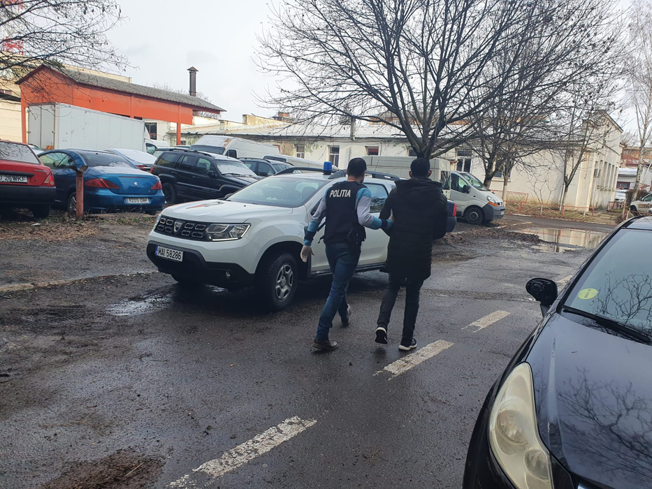 „Bonnie și Clyde” de Craiova, reținuți de polițiști. O femeie și un bărbat din Dolj organizau furturi „ca la carte”