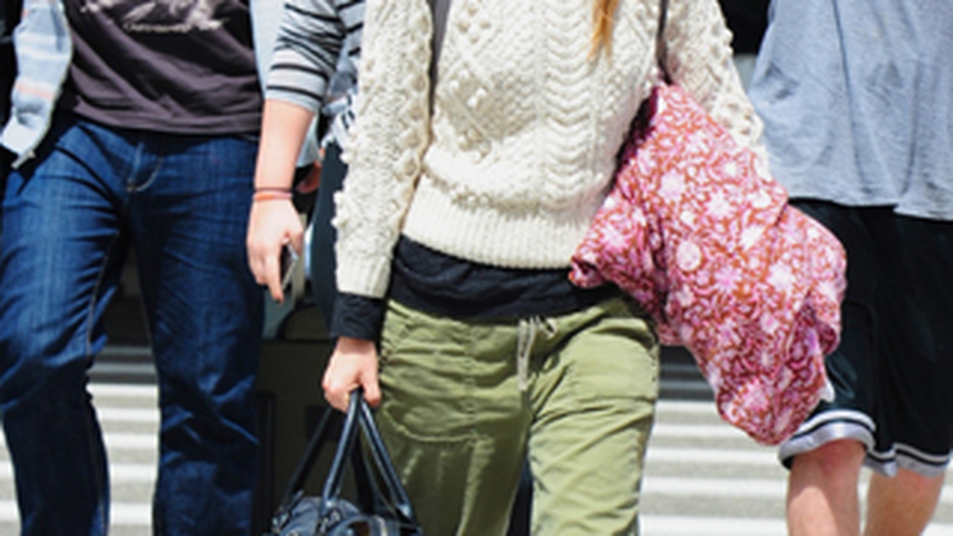 Rachel Bilson se comporta bizar