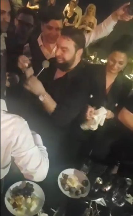 Florin Salam, “sechestrat” de Revelion  într-un club din cartierul milionarilor