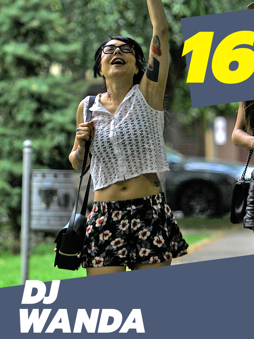TOP 30 sexy-vedete care și-au scos abdomenul la ”interval”! Antonia, Alexandra Stan și Otniela n-au avut ”milă” de trecători!
