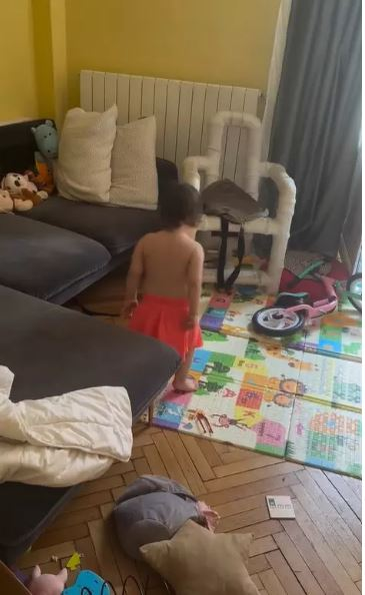 Cum arată apartamentul în care Cristina Cioran își crește cei doi copii. Casa vedetei este plină de jucării