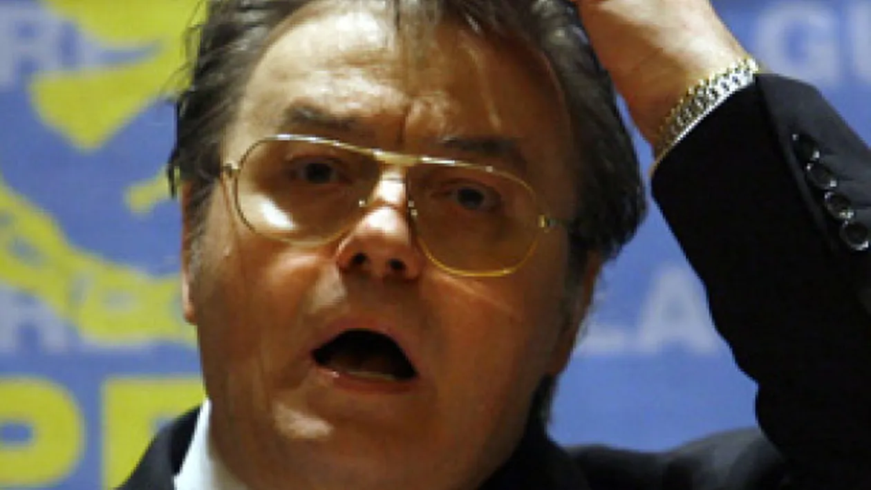 Vadim Tudor o sfătuieşte pe EBa să-şi boteze copilul cu numele lui. Dacă e fată, să-i spună Vadima