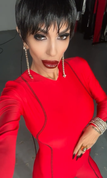 Așa arată Raluca Bădulescu cu părul brunet și scurt. Foto: Instagram