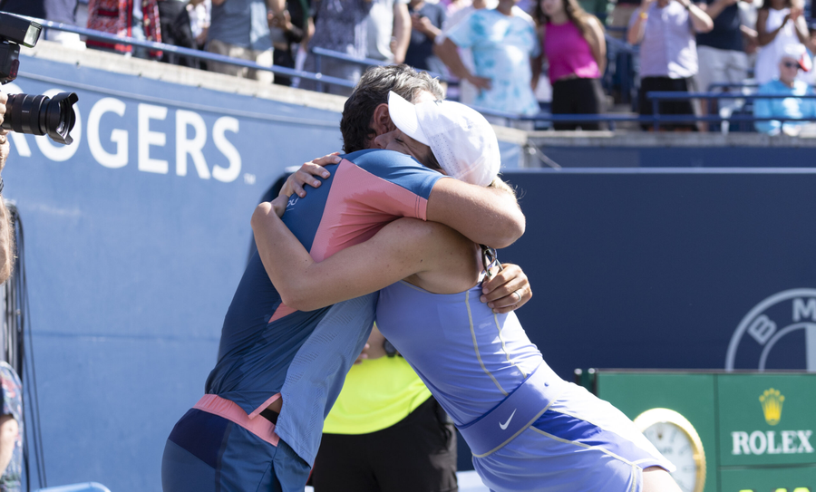 Patrick Mouratoglou și Simona Halep sunt câteodată mult prea apropiați. Chiar și în public! sursă foto: hepta.ro