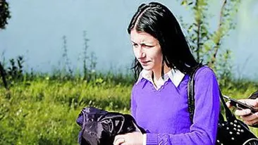 Tatal solistei Betty s-a sinucis in scara blocului. Si-a aprins o lumanare inainte sa se spanzure