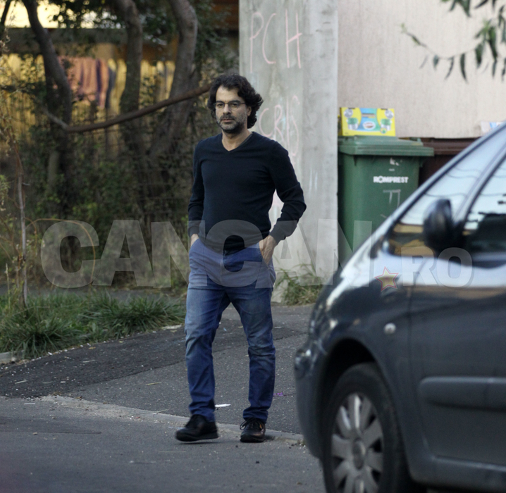 Domnul Sensiblu şi poate cel mai mare colecţionar de tablouri din Bucureşti, un bogătaş aparte. Iubitul Annei Lesko, singur de ziua lui dar din ce în ce mai bogat!