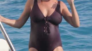 Insarcinate, dar superfrumoase in bikini! Vedetele nu se feresc sa iasa la plaja cu burtica!