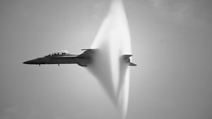 Momente de panică în Constanța! Un boom sonic a băgat teroare în cetățeni, care au sunat de urgență la 112