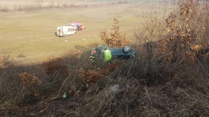 Accident grav în Giurgiu. S-au răsturnat cu mașina pe câmp și au rămas încarcerați