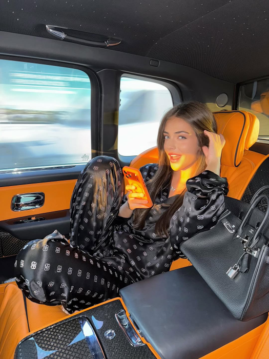 Abush demontează „basmul” afișat de Andreea Bostănică în online: “Scenariul a fost făcut pentru a-și ascunde sponsorii”
