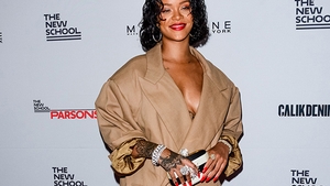 Toată lumea a spus că e însărcinată când a văzut-o aşa! Iată cum a apărut celebra RIHANNA 