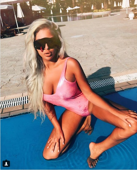 Fosta iubită a lui Costi Ioniță, pictorial incendiar la piscină. Andrea a renunțat la sutien și bărbații au înnebunit când i-au văzut silicoanele în toată splendoarea