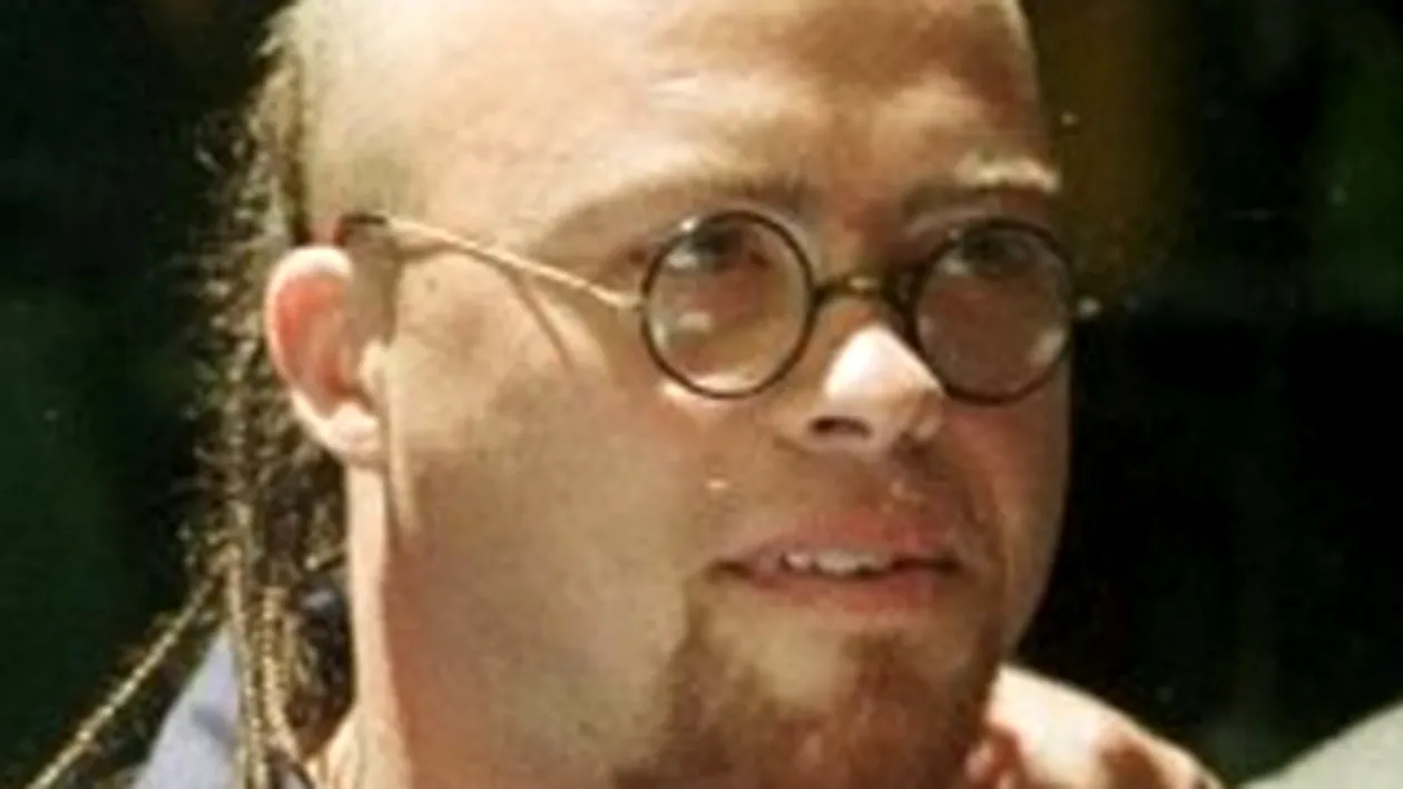 Tobi, fostul tobosar de la Timpuri Noi, rapus de un infarct. Iubita l-a gasit prabusit, in bucatarie!