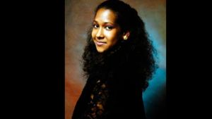 Povestea lui Carol, femeia care a murit și a fost găsită abia după 3 ani. Ce s-a tot întâmplat în sufrageria ei