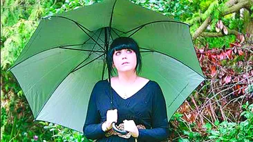 O picatura de ploaie o poate ucide!