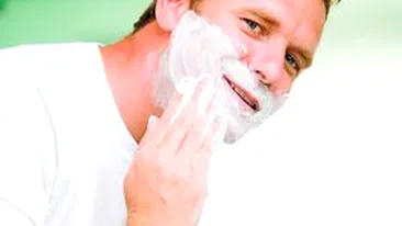 Barbatii stau mai mult la oglinda decat femeile