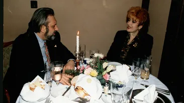 Corina Chiriac poarta aceeasi pereche de cercei de aproape 30 de ani. Nu se dezlipeste nici cand doarme de bijuteriile norocoase