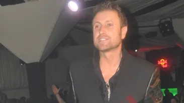 Botezatu a iesit pe usa din spate a unui club, ca sa fie in siguranta