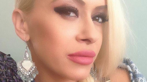 Anda s-ar putea face antrenoare de fitness cu trupul asta! Uite cum arată blondina la sală! Trage din greu pentru a arăta bine