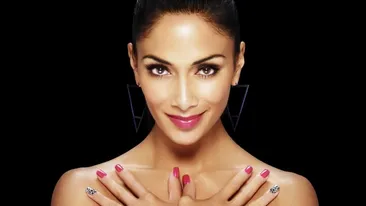 Nicole de la The Pussy Cat Dolls, fara chiloti pe covorul rosu! Paparazzii au fost in extraz