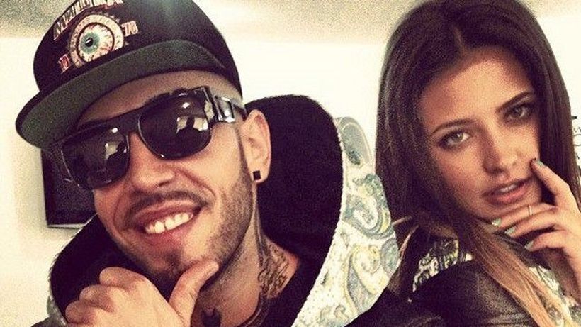 FOTO INCENDIAR! Antonia şi Alex Velea, în tandreţuri în dormitor! Îl sărută apăsat, apoi… Fanii, în delir!