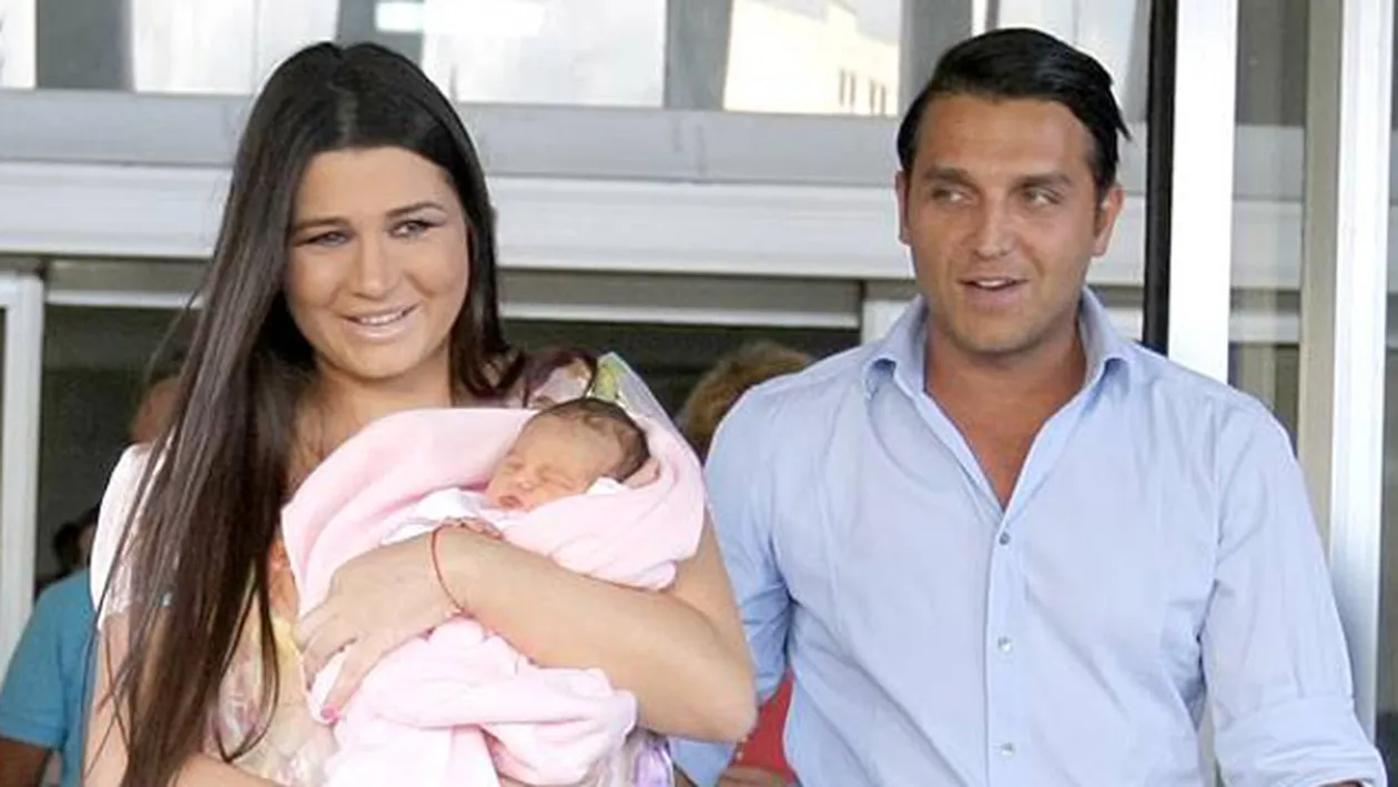 Elena Basescu isi creste fiica singura! A renuntat la ASTA pentru a sta cat mai mult cu Sofia Anais