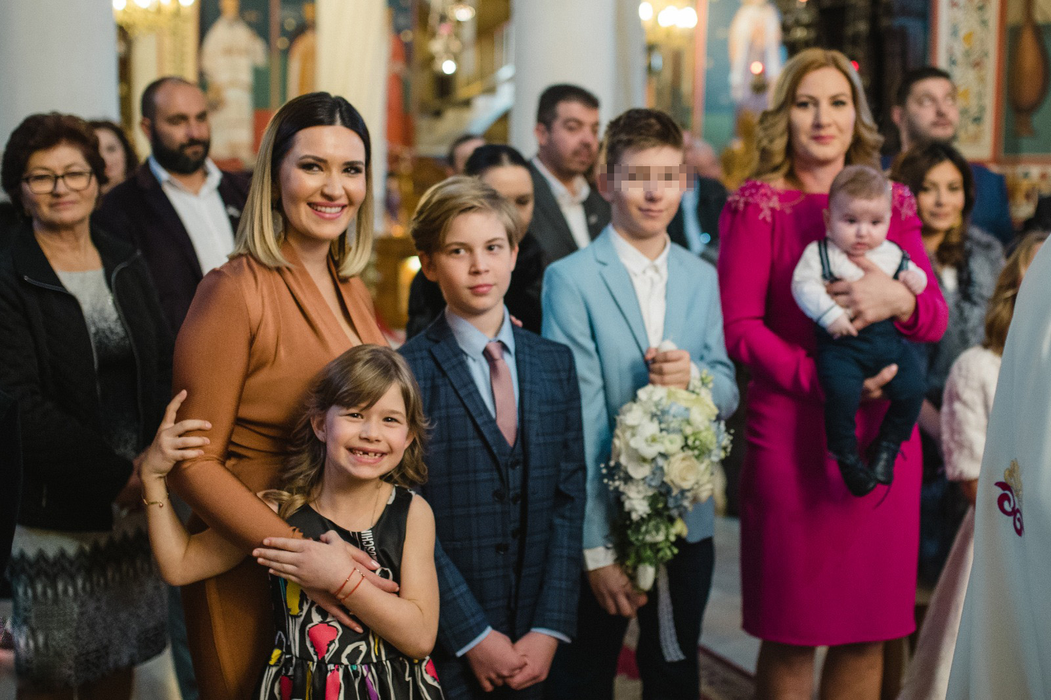 Ela Crăciun și-a botezat fiul. Cum l-a îmbrăcat pe Nicholas-Andrei și ce ținută a purtat vedeta Antena 3 FOTO