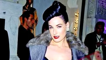 Geanta de picior Chanel de 1.200 euro