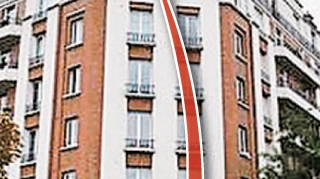 A cazut de la etajul sapte in bratele unui trecator