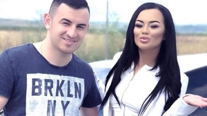 Carmen de la Sălciua este alintată ca o prințesă de către noul iubit! Primul lucru pe care i l-a făcut atunci când s-a trezit