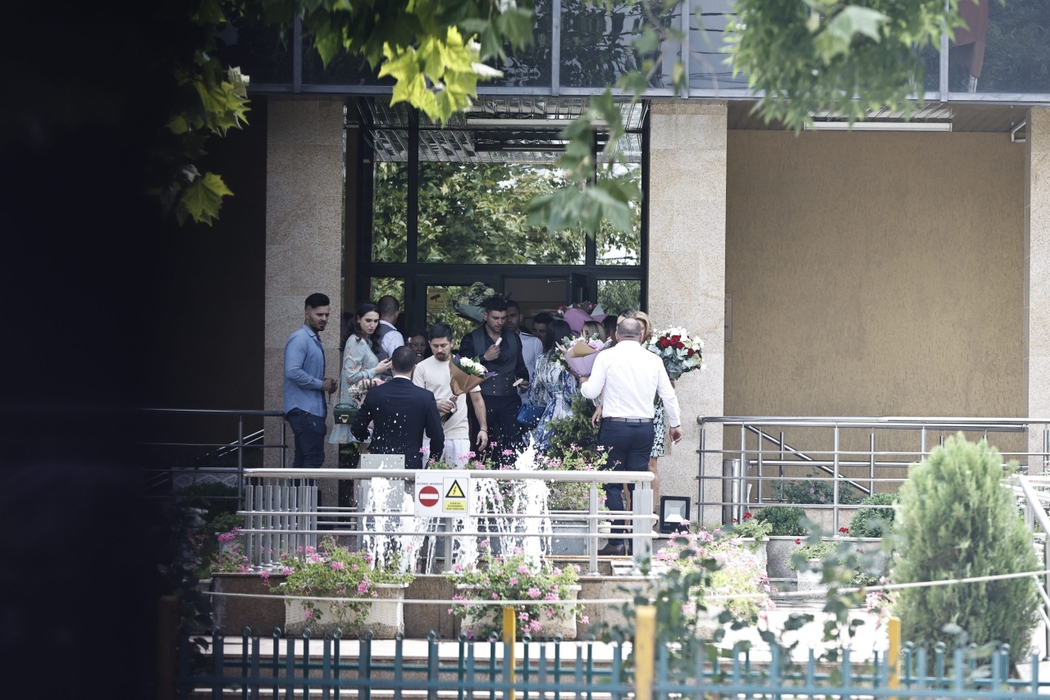Lucian Becali și Iulia s-au cununat civil la Voluntari, iar printre invitați s-a aflat și Mihai Mincu, ginerele lui Gigi Becali
