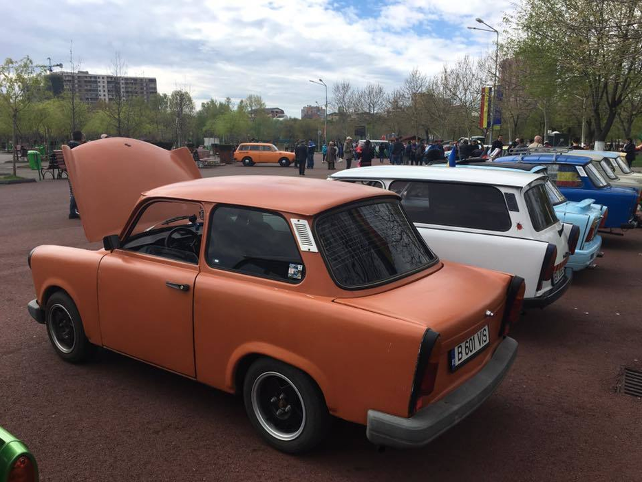 Expoziţie de maşini TRABANT, în Parcul Lumea Copiilor din Capitală! Cum arată automobilele de la paradă