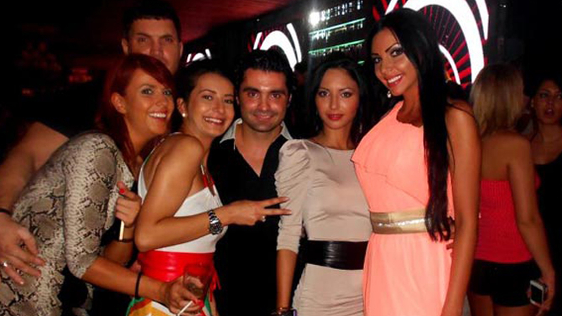 Uite cum se pregateste Pepe sa devina tatic! Pierde noptile prin cluburi cu gagici hot! Vezi cu cine s-a distrat!