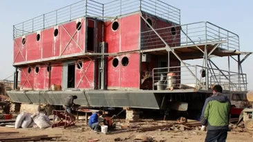 Teama de Apocalipsa l-a infectat si pe el! Un chinez isi construieste o arca dupa modelul lui Noe