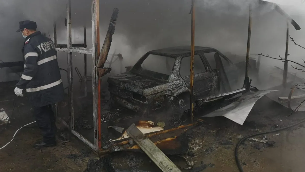 Atelier auto, în flăcări. În interior erau butelii de azot și oxigen. FOTO