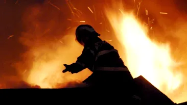 Tragedie în Craiova! O femeie a ars de vie după ce în locuința ei a izbucnit un incendiu