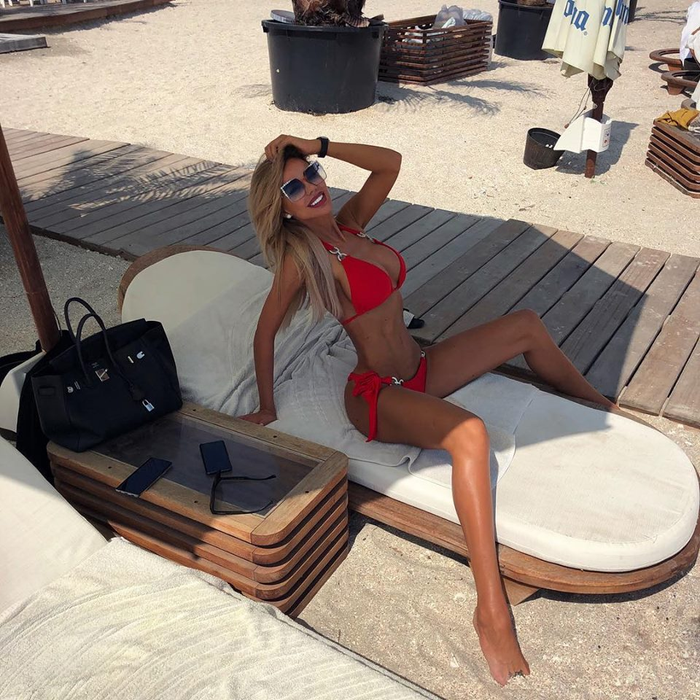 Bianca Drăgușanu, surprinsă dezbrăcată COMPLET de un fotograf amator. Imaginile anului 2019 în showbiz