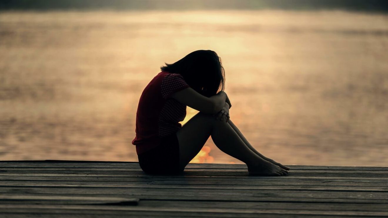 De ce ne dorim o transformare radicală după o pierdere? Psihologia din spatele „makeover”-ului în perioada de doliu